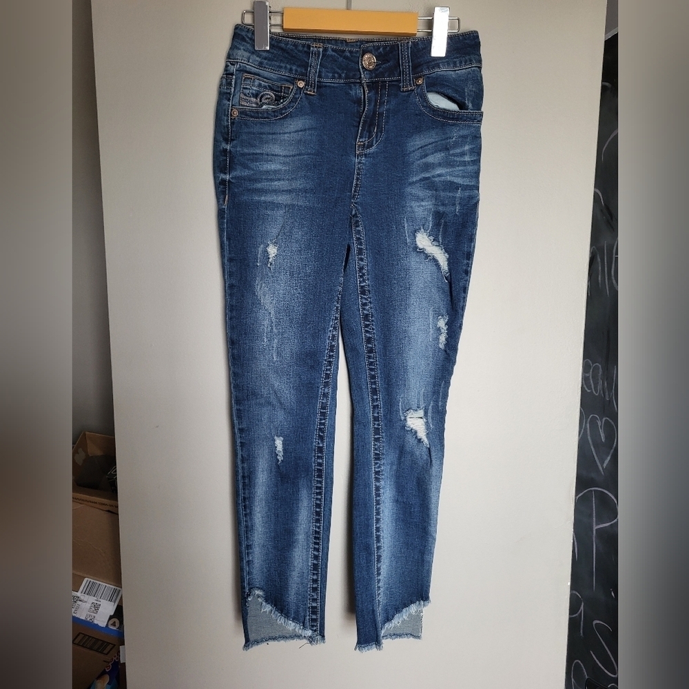 Seven7 Cropped Distressed Jeans in Blue, Size 4 (26x26)